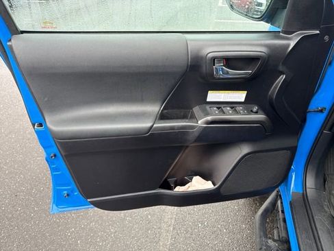 Used 2020 Toyota Tacoma TRD Off-Road image 23