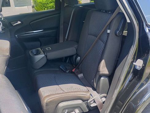 Used 2019 Dodge Journey SE FWD image 16
