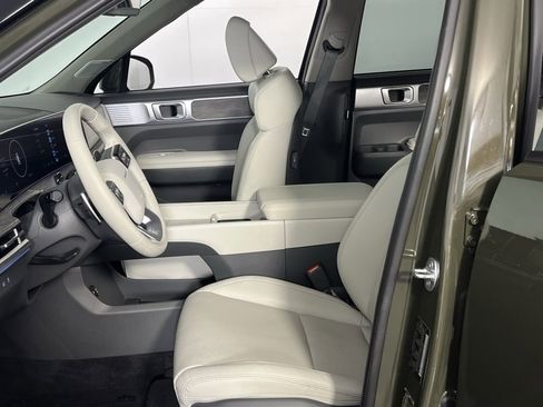 Used 2025 Hyundai Santa Fe Limited image 24