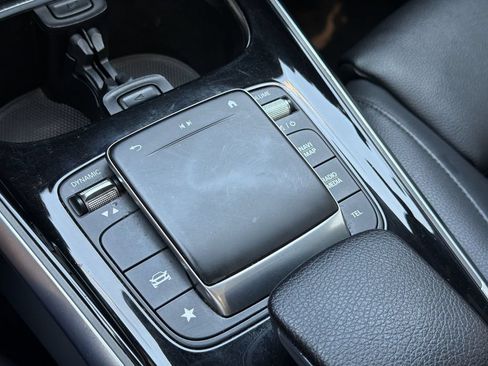 Used 2021 Mercedes-Benz GLB 250 4MATIC image 27