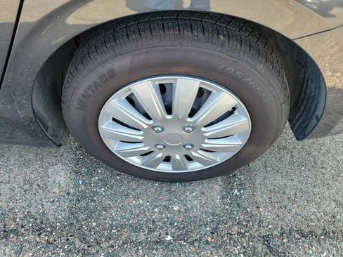 Used 2023 Kia Forte LX FWD image 7