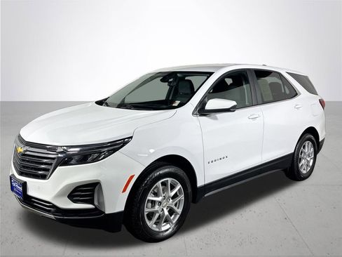 Used 2023 Chevrolet Equinox LT image 2