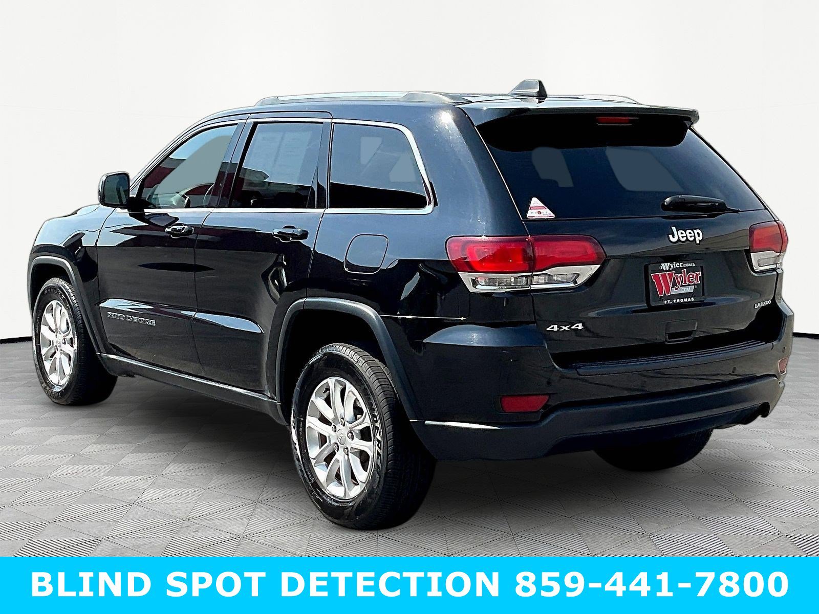 Used 2021 Jeep Grand Cherokee Laredo w/ Security & Convenience Group AWD/4WD image 4
