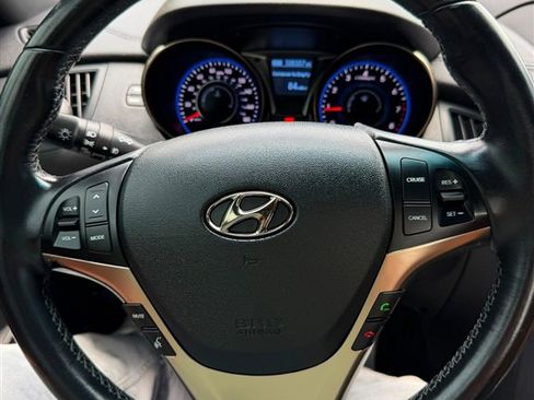 Used 2015 Hyundai Genesis 3.8 RWD image 14