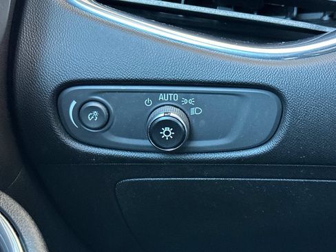 Used 2018 Chevrolet Malibu LT FWD image 29