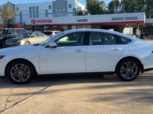 Used 2023 Honda Accord EX image 3