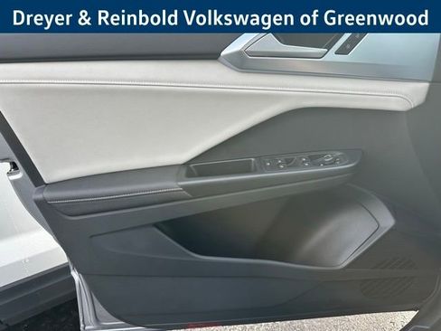 New 2026 Volkswagen Taos SE image 28