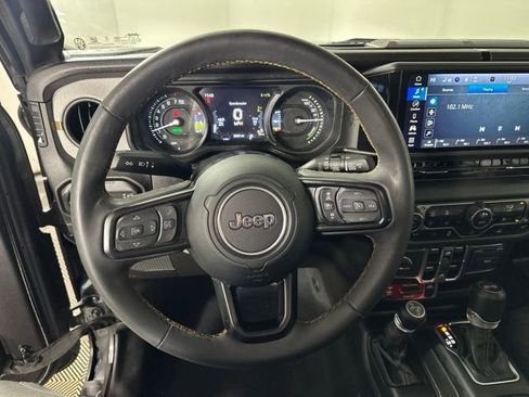 Used 2024 Jeep Wrangler Unlimited image 14