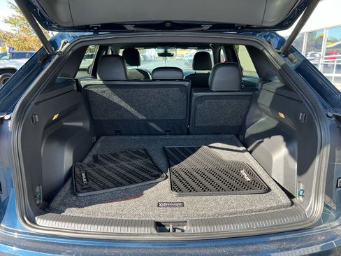 Used 2020 Volkswagen Atlas Cross Sport SE w/ Panoramic Sunroof Package image 13