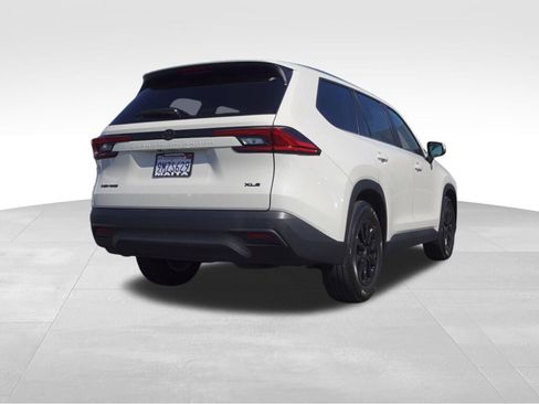 Certified 2024 Toyota Grand Highlander XLE image 3