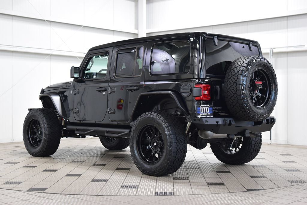 Used 2025 Jeep Wrangler Unlimited Sahara AWD/4WD image 5