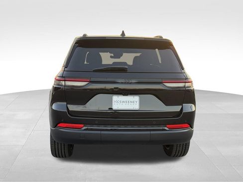 New 2025 Jeep Grand Cherokee Altitude RWD image 4