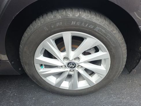 Used 2022 Toyota Camry LE image 11