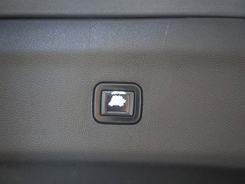 Used 2020 Buick Enclave Essence image 10