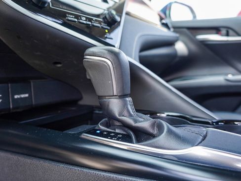 Used 2019 Toyota Camry SE w/ Carpet Mat Package FWD image 25