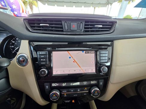 Used 2019 Nissan Rogue SL w/ Premium Package FWD image 24