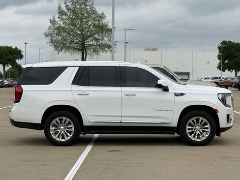 Used 2024 GMC Yukon SLT image 3