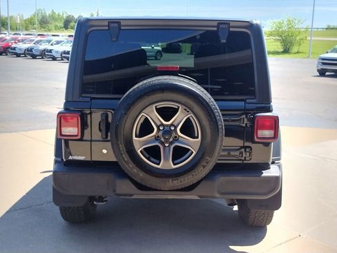 Used 2018 Jeep Wrangler Unlimited Sport w/ Dual Top Group AWD/4WD image 16