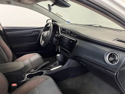 Used 2017 Toyota Corolla LE w/ Carpet Mat Package (TMS) FWD image 11