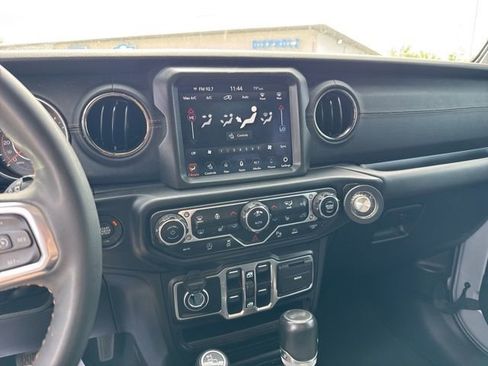 Used 2023 Jeep Wrangler Unlimited Sahara AWD/4WD image 18