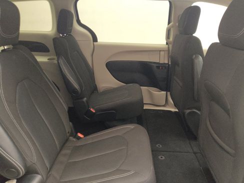 Used 2023 Chrysler Voyager LX FWD image 19