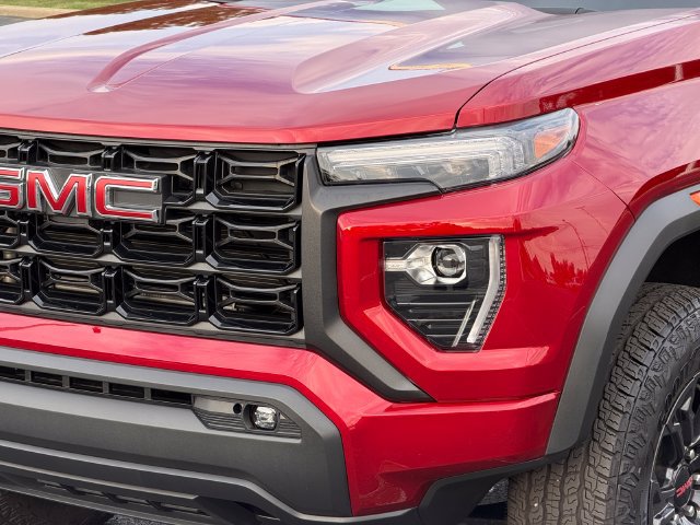 Used 2024 GMC Canyon Elevation w/ Elevation Premium Package AWD/4WD image 11