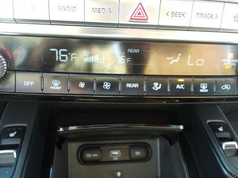 Used 2022 Kia Telluride SX w/ Towing Package FWD image 21