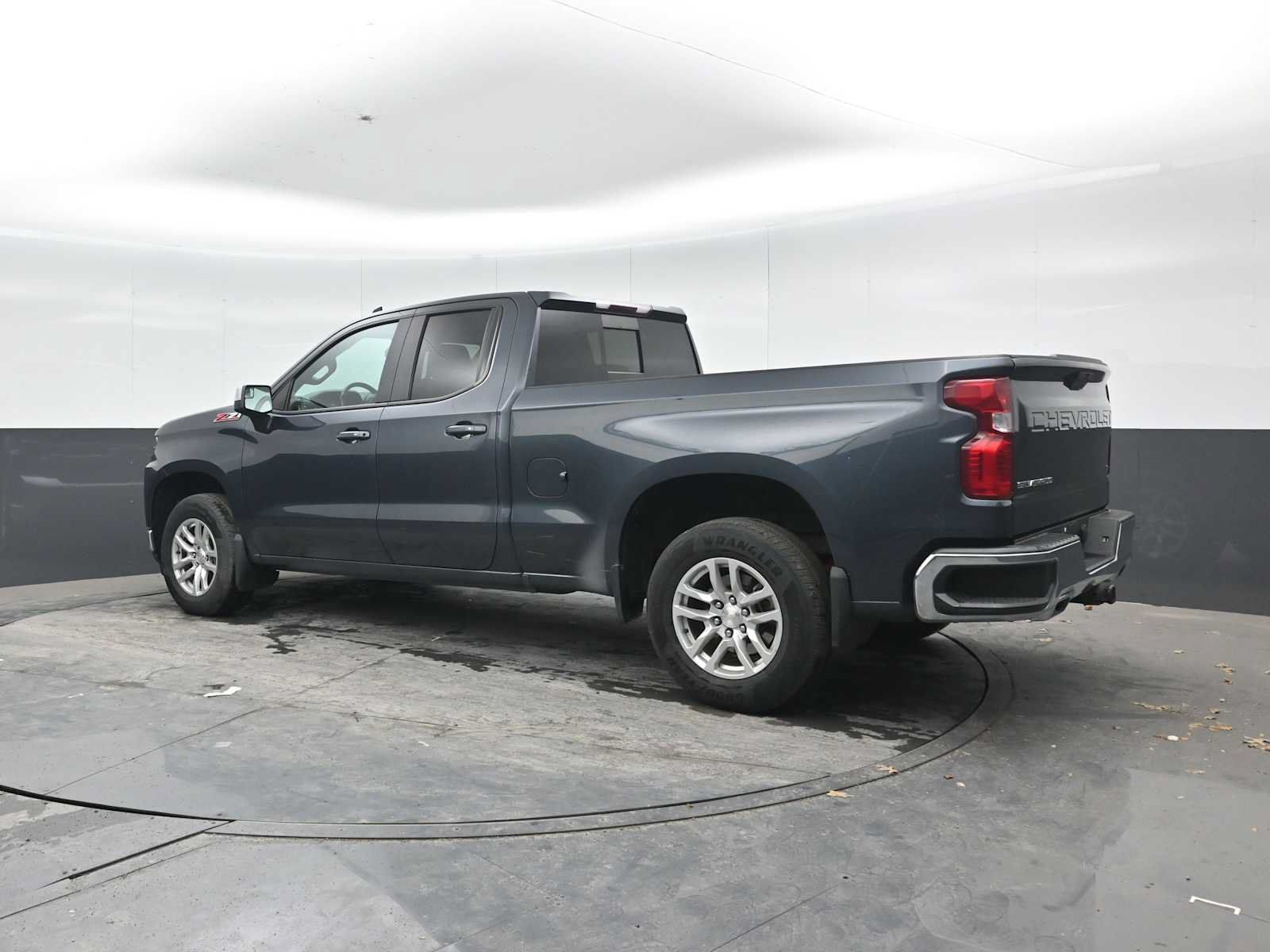 Used 2019 Chevrolet Silverado 1500 LT w/ All-Star Edition AWD/4WD image 2