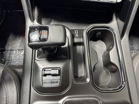 Used 2025 GMC Sierra 1500 AT4 w/ AT4 Premium Package AWD/4WD image 20