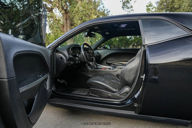 Used 2016 Dodge Challenger SRT Hellcat RWD image 33