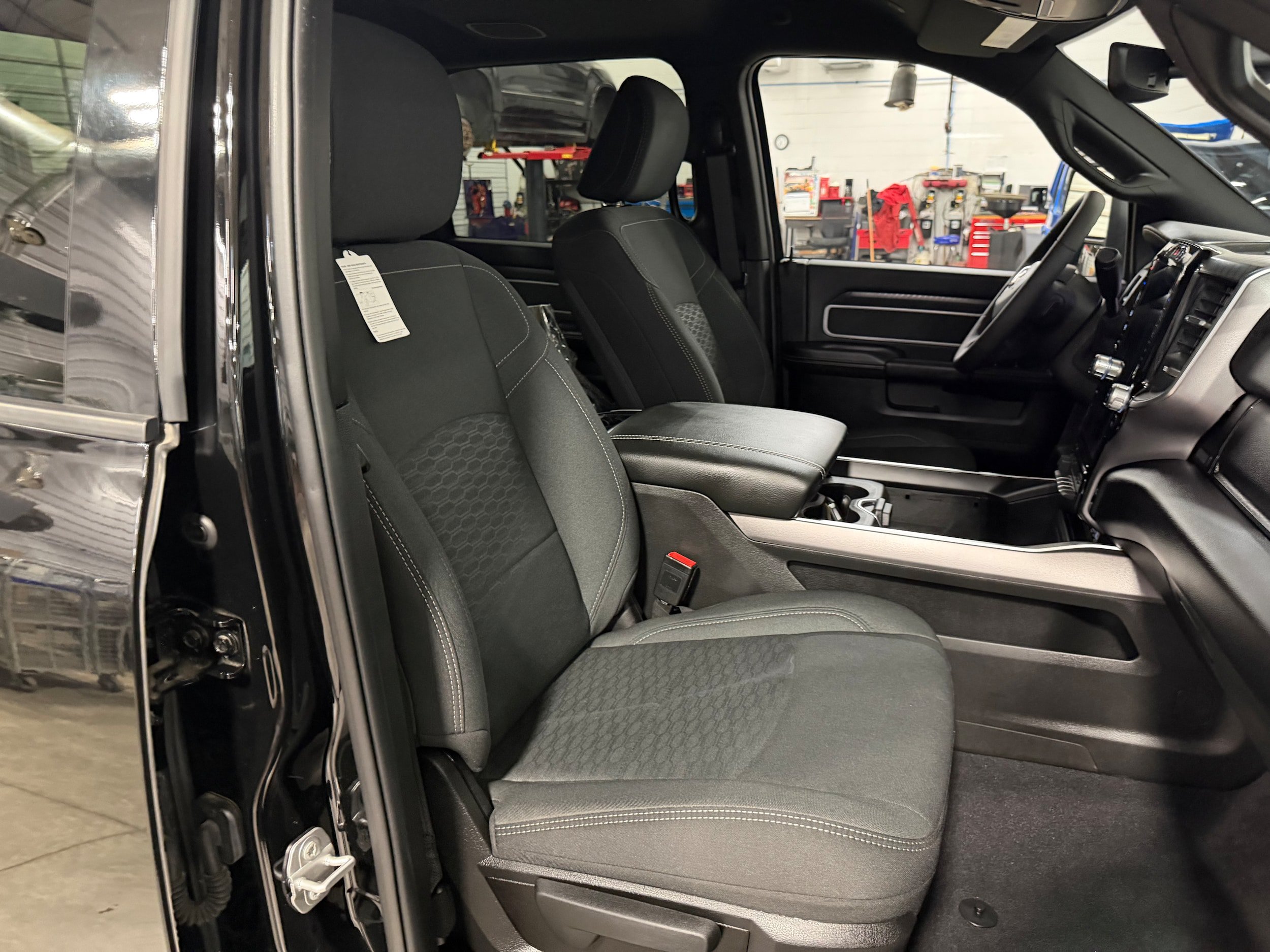 Used 2025 RAM 2500 Big Horn AWD/4WD image 9