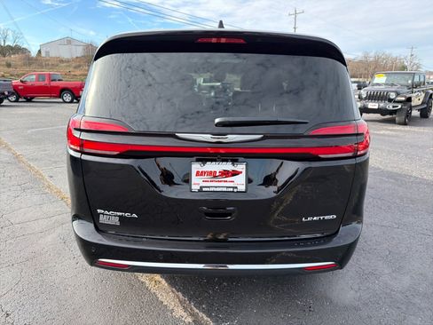 New 2026 Chrysler Pacifica Limited image 6