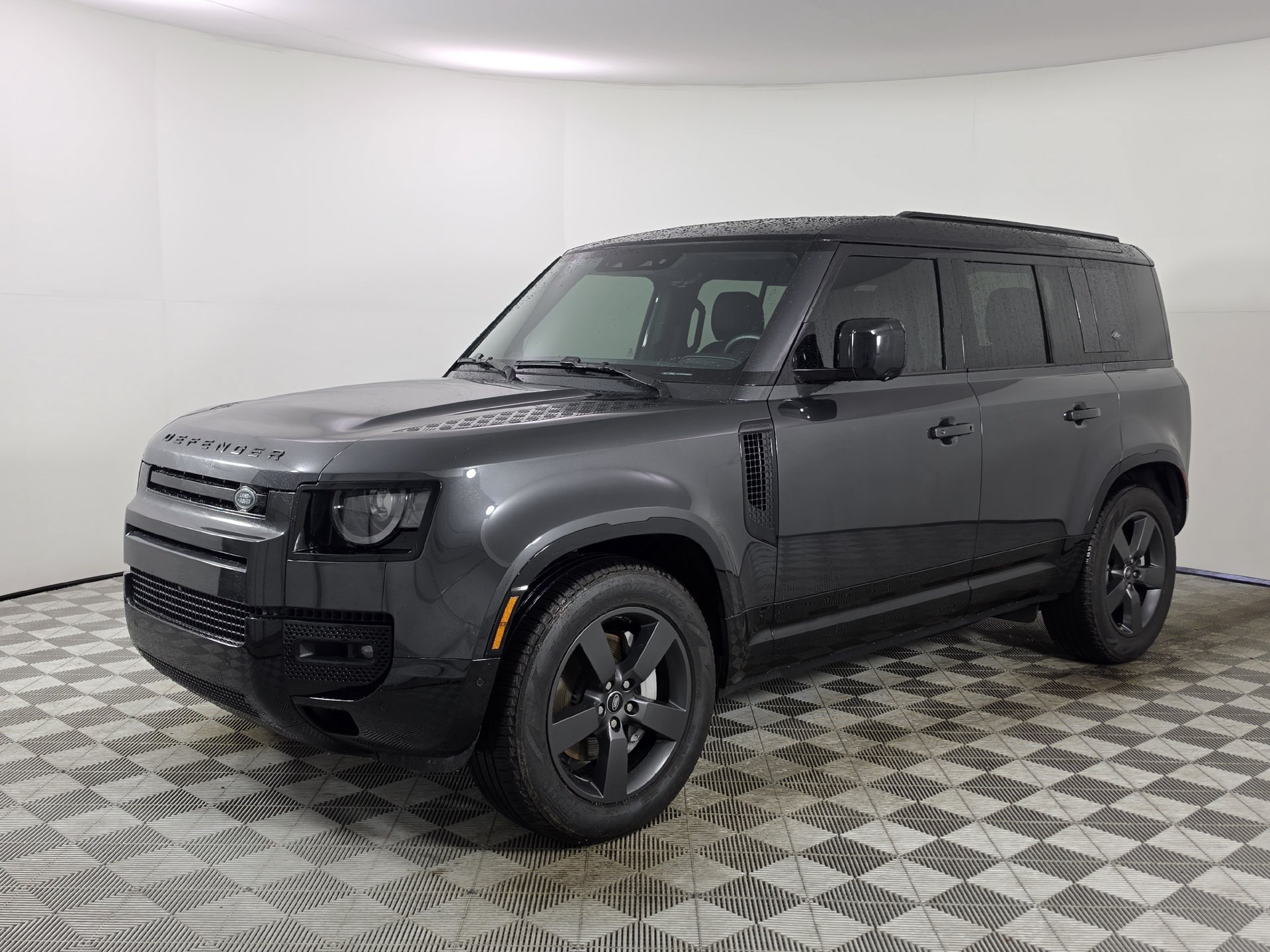 Used 2024 Land Rover Defender 110 X-Dynamic SE AWD/4WD image 37