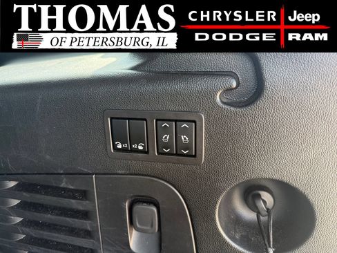 Used 2018 Chevrolet Suburban Premier AWD/4WD image 36