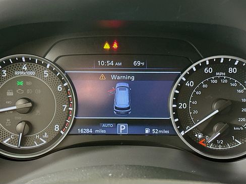 Used 2024 Nissan Armada SL w/ Captain's Chairs Package image 18