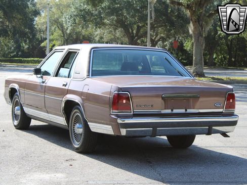 Used 1989 Ford LTD Crown Victoria image 4