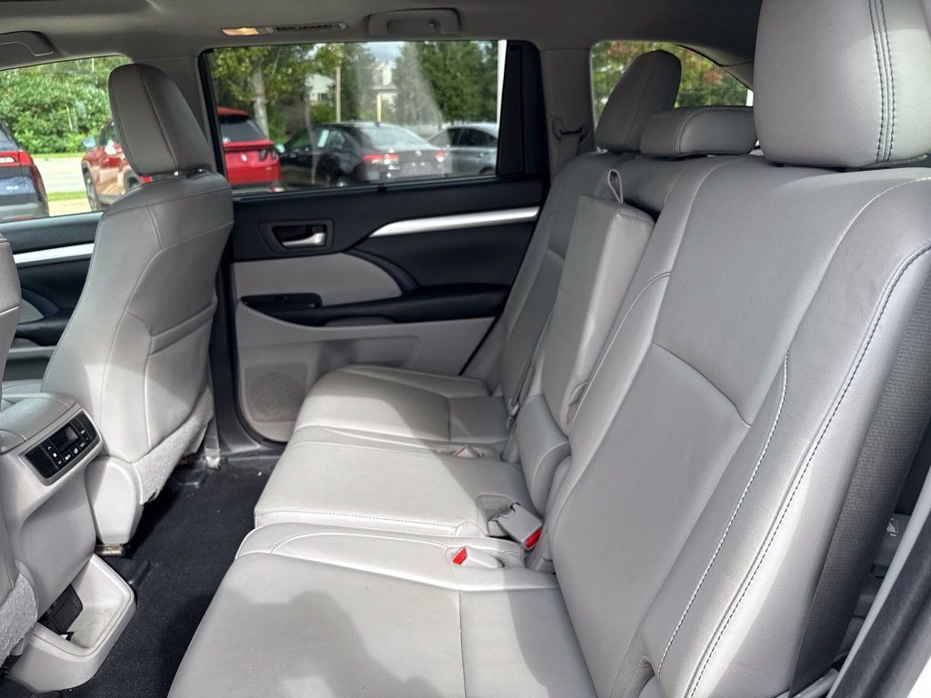 Used 2017 Toyota Highlander XLE AWD/4WD image 14