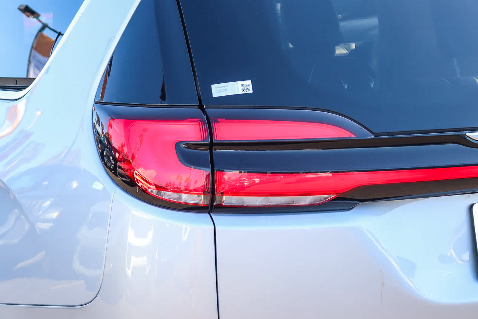 Used 2024 Chrysler Pacifica Limited FWD image 7