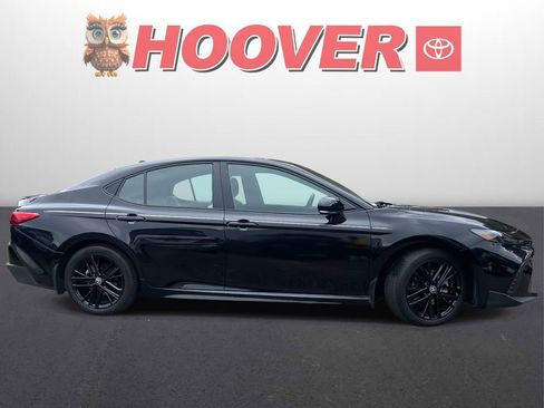 Used 2025 Toyota Camry SE image 2