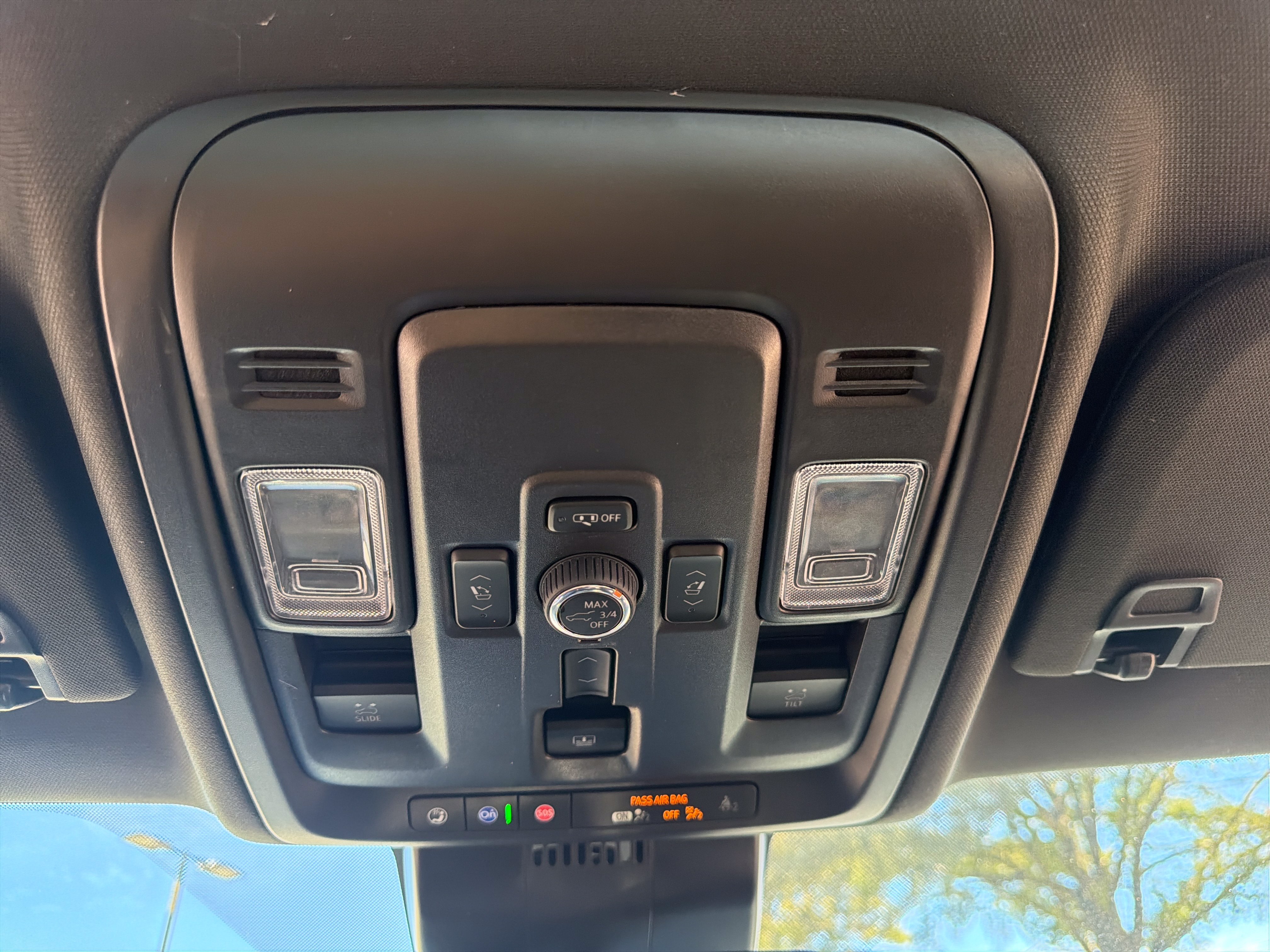 Used 2025 GMC Yukon Denali w/ Sun & Power Step Package AWD/4WD image 24