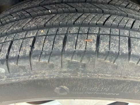 Used 2019 Toyota RAV4 XLE w/ Carpet Mat Package AWD/4WD image 10