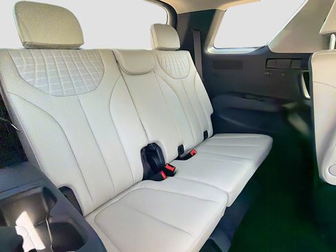 Used 2023 Hyundai Palisade Limited image 22