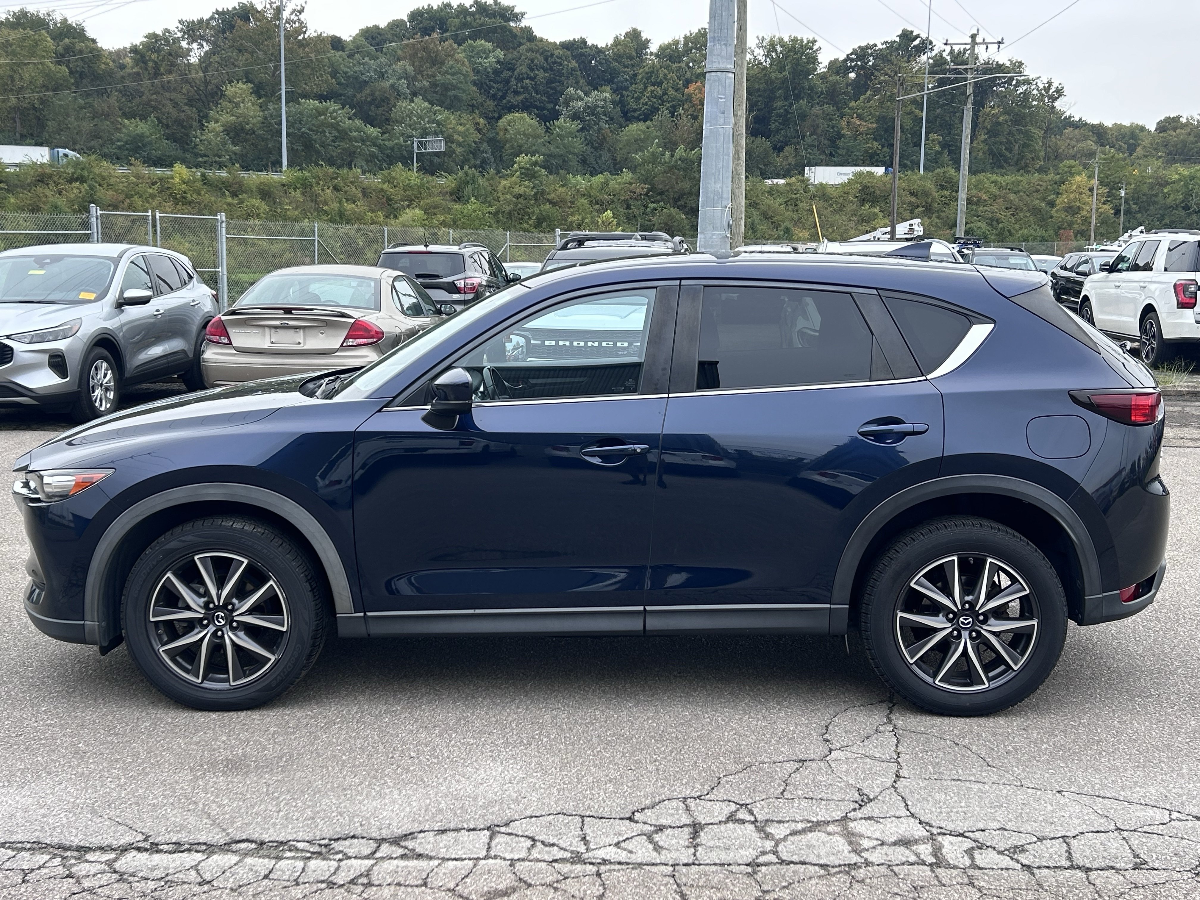 Used 2018 MAZDA CX-5 Touring w/ Preferred Equipment Package AWD/4WD image 3