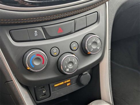 Used 2022 Chevrolet Trax LT w/ LT Convenience Package image 20