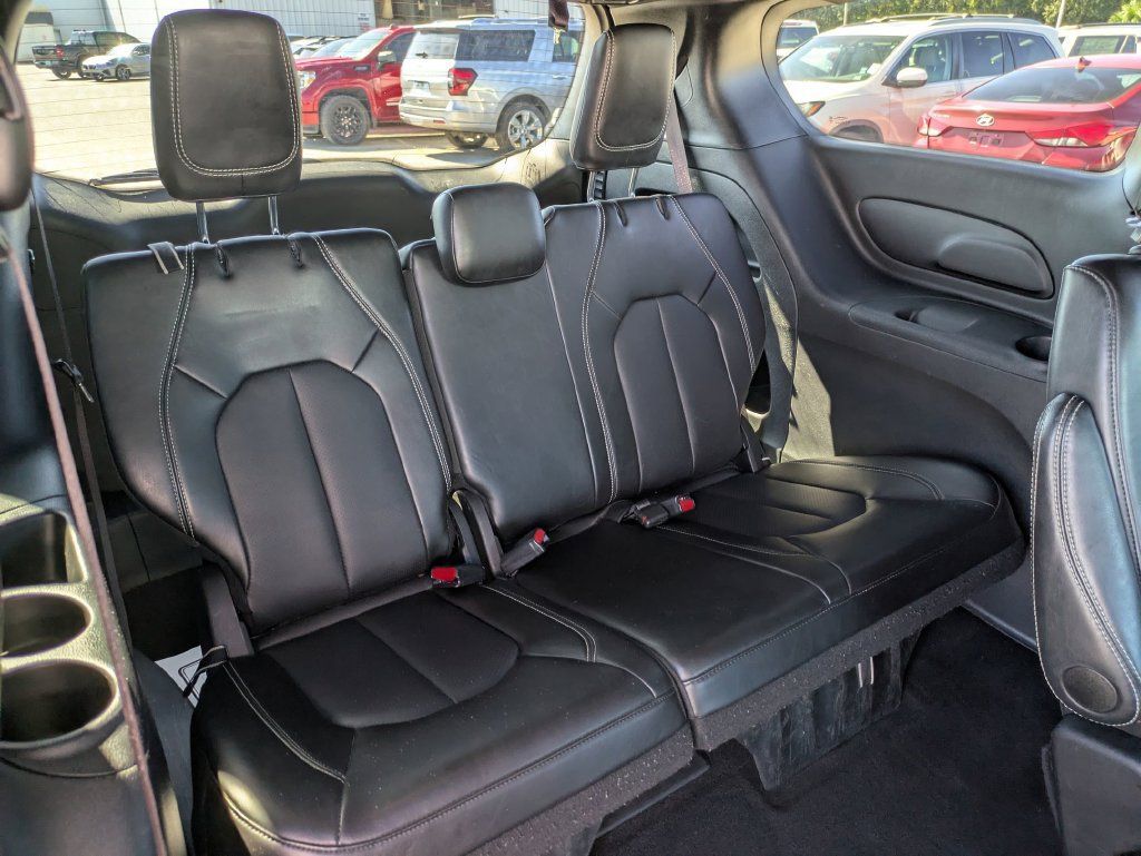 Used 2025 Chrysler Pacifica Select FWD image 35