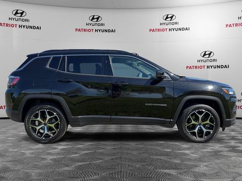 Used 2025 Jeep Compass Limited AWD/4WD image 2