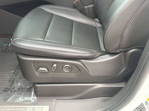 Used 2023 Cadillac Escalade Luxury RWD image 17