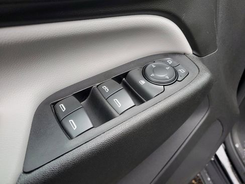 Used 2019 Chevrolet Equinox LS w/ LS Convenience Package image 22