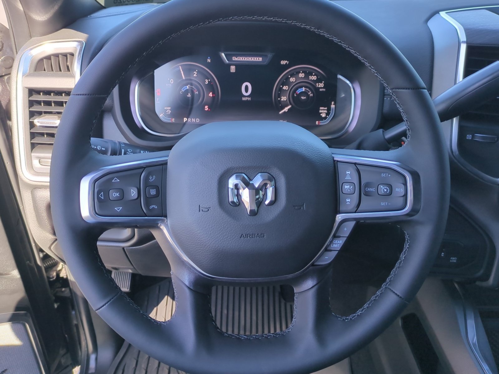 New 2026 RAM 2500 Laramie AWD/4WD image 9