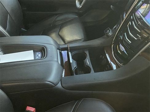 Used 2019 Cadillac Escalade ESV Premium Luxury image 7